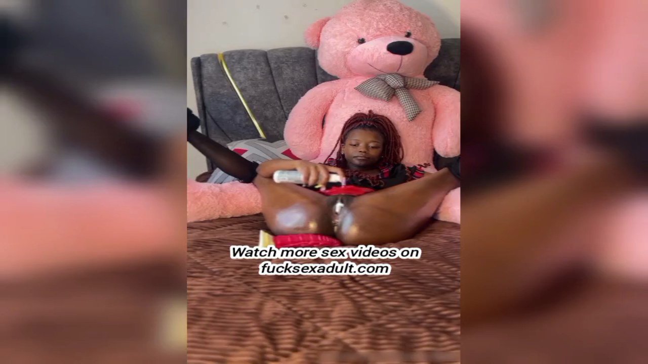 Viral video of the horny girl masturbating with her toy dick